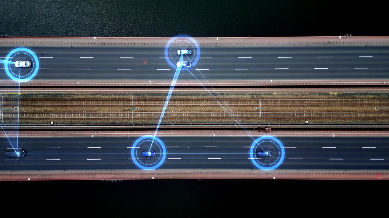 詳情圖-無(wú)人機(jī)跟隨未來(lái)概念車。汽車傳感器系統(tǒng)和無(wú)線通信網(wǎng)絡(luò)。無(wú)人駕駛汽車。無(wú)人駕駛自動(dòng)駕駛汽車。智慧城市控制和自動(dòng)駕駛系統(tǒng)。