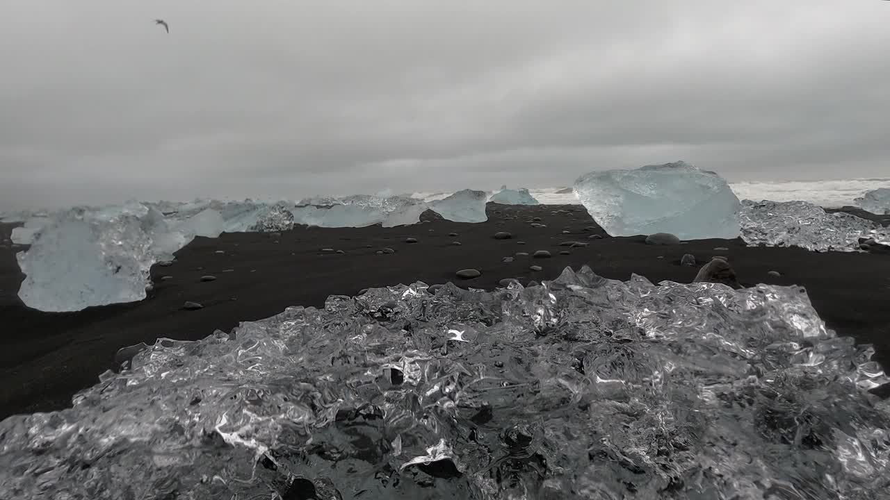 钻石海滩，黑色沙滩与Jökulsárlón冰川冰山，冰岛