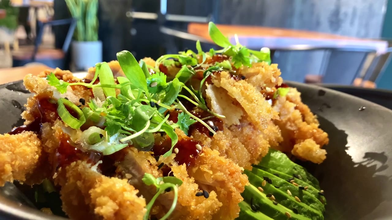 详情图-日本餐馆里的一碗炸鸡炸面