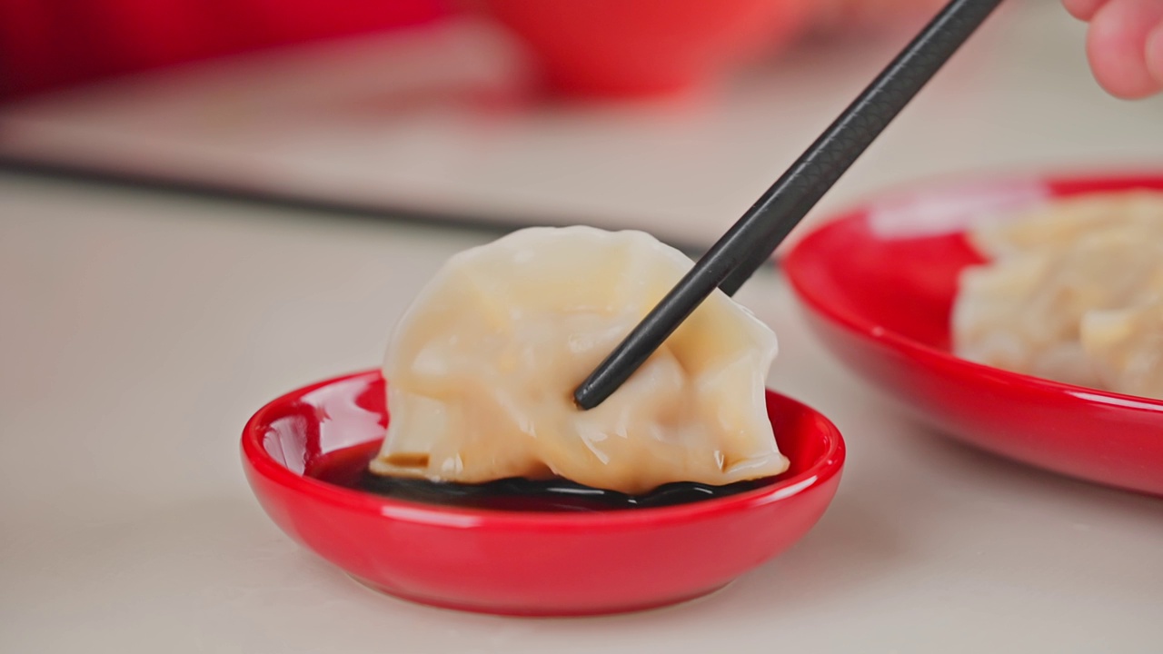 春节吃饺子，