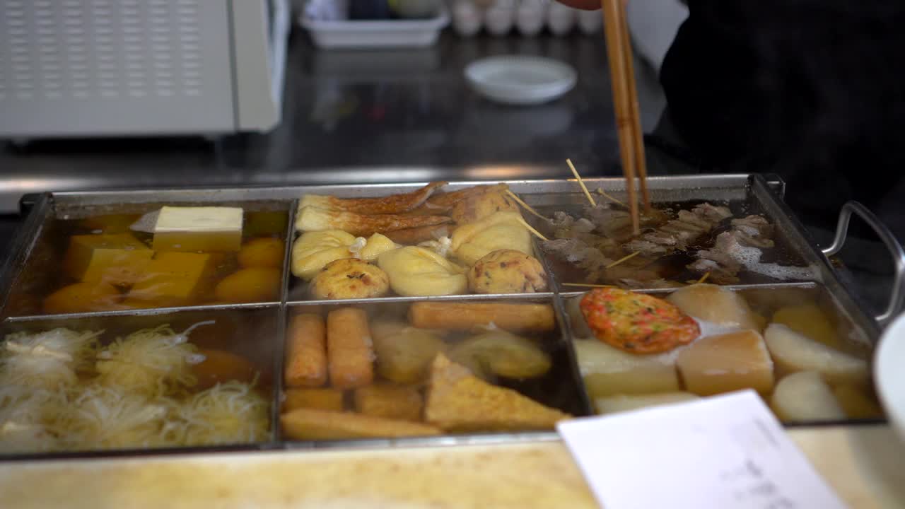 厨师准备豆腐奥登热辣辣辣白萝卜日式汤热辣套餐4k