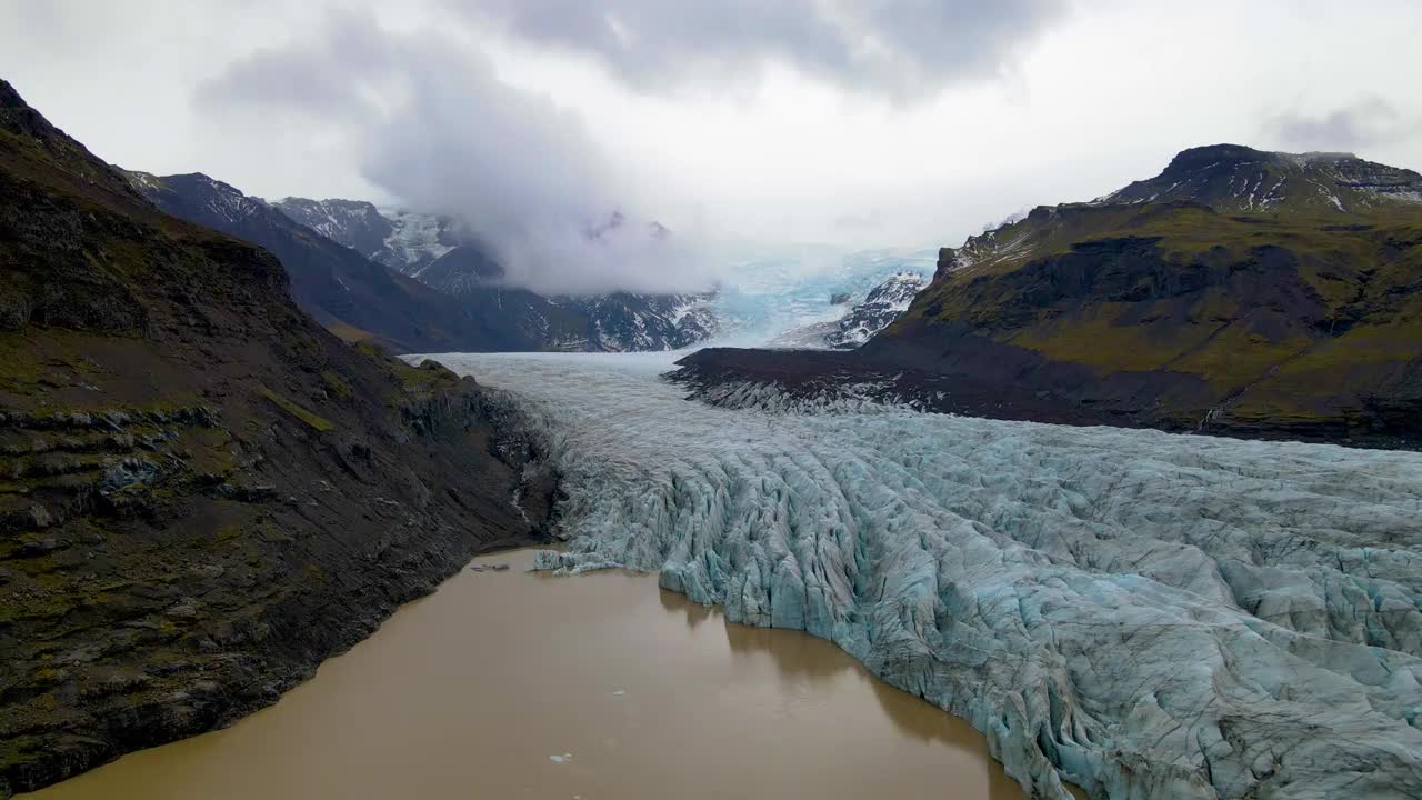 冰岛Vatnajökull冰川的无人机鸟瞰图