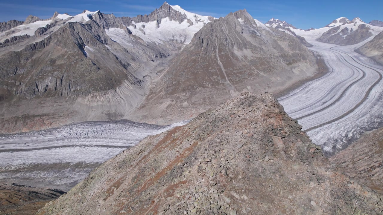 详情图-大阿莱奇冰川(Grosser,Aletschgletscher)的航拍全景,阿尔卑斯山最大的冰川,靠近瑞士瓦莱州的Eggishorn观景点。