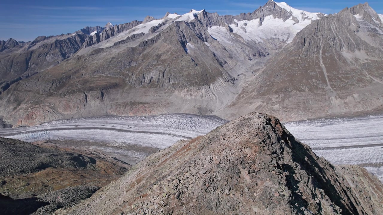 详情图-大阿莱奇冰川(Grosser,Aletschgletscher)的航拍全景,阿尔卑斯山最大的冰川,靠近瑞士瓦莱州的Eggishorn观景点。
