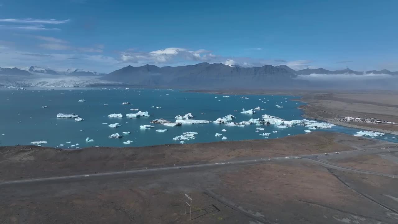 冰岛Jokulsarlon冰川泻湖冰川融化的鸟瞰图