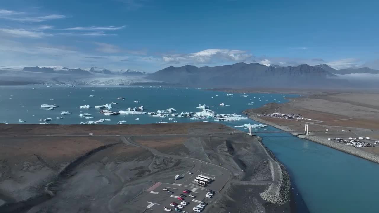 冰岛Jokulsarlon冰川泻湖冰川融化的鸟瞰图