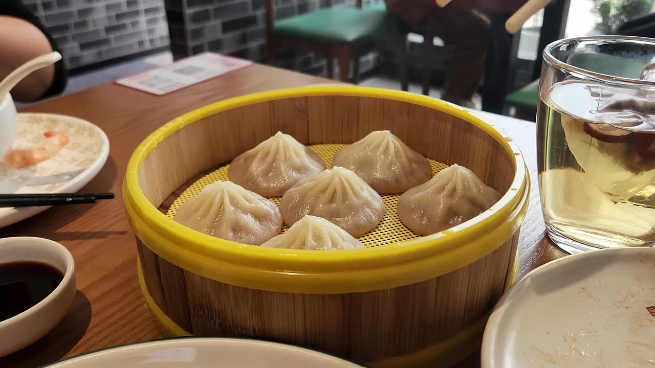 竹制蒸笼包