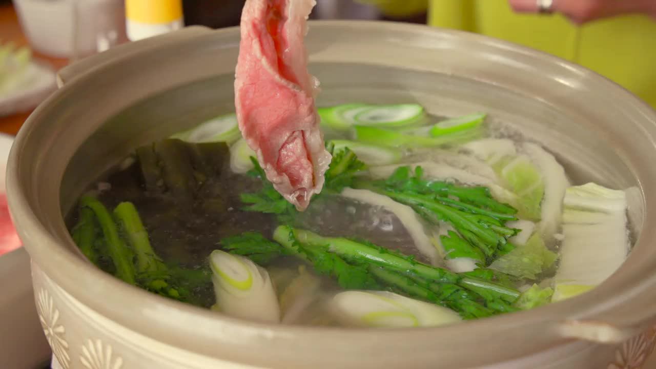 多汁美味的牛肉火锅