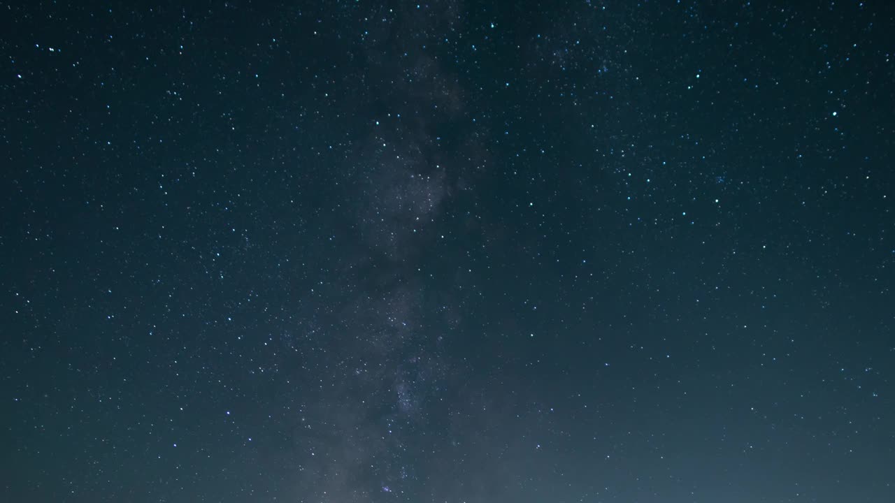 三角洲宝瓶座流星雨和银河系西南天空在内华达州山脉山脉美国加州时间流逝