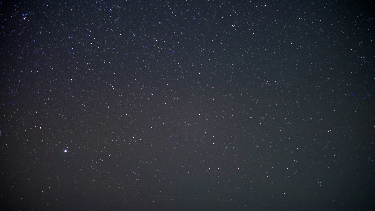 详情图-双子座流星拍摄时的夜间星空运动。