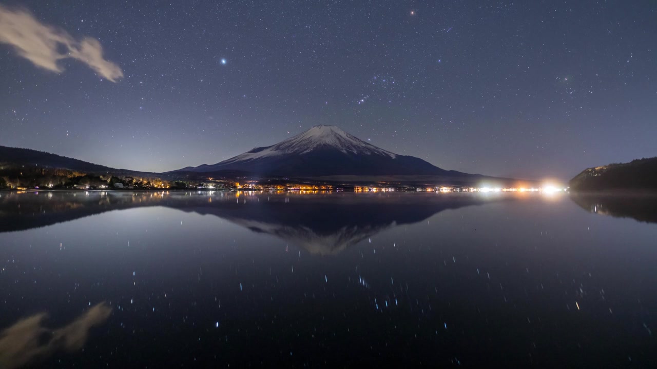 详情图-冬天的星空山中湖水面上反射出的延时