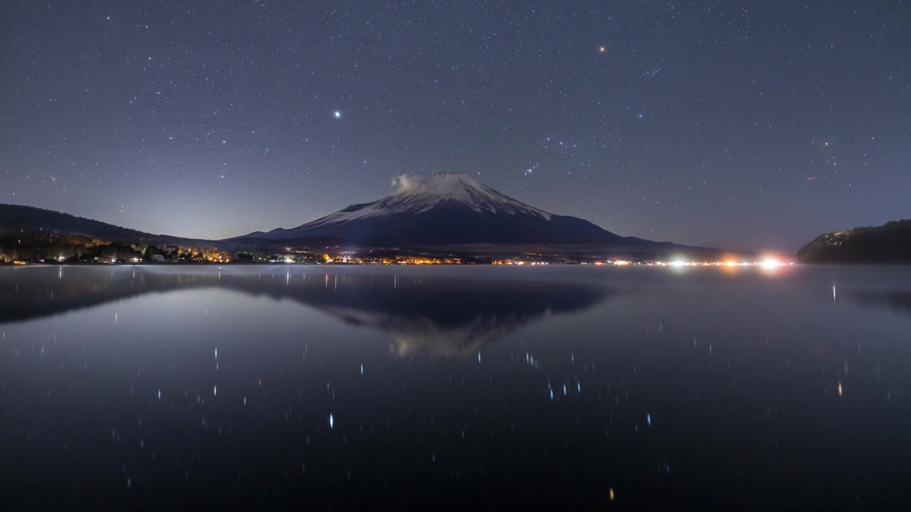 详情图-冬天的星空山中湖水面上反射出的延时