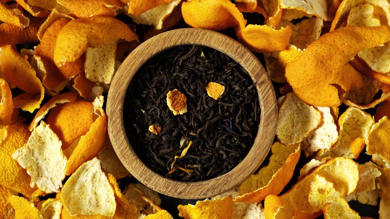 詳情圖-含有芳香添加劑的紅茶茶葉和干陳皮。中國的替代醫(yī)學(xué)。健康熱飲的配料