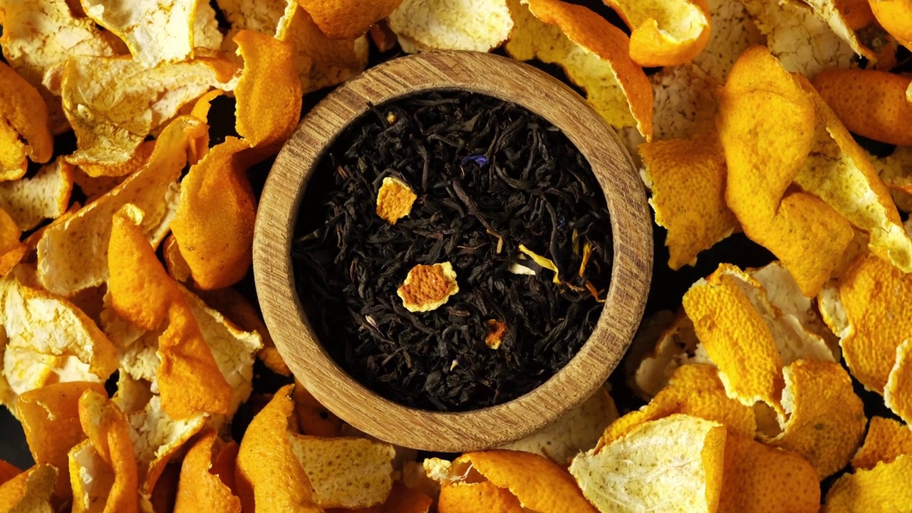 詳情圖-含有芳香添加劑的紅茶茶葉和干陳皮。中國的替代醫(yī)學(xué)。健康熱飲的配料