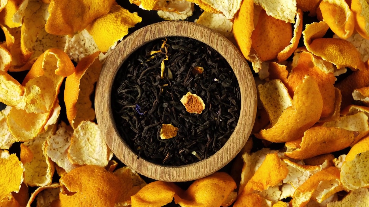 詳情圖-含有芳香添加劑的紅茶茶葉和干陳皮。中國的替代醫(yī)學(xué)。健康熱飲的配料