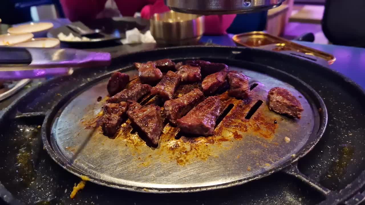 在韩国餐厅做牛肉