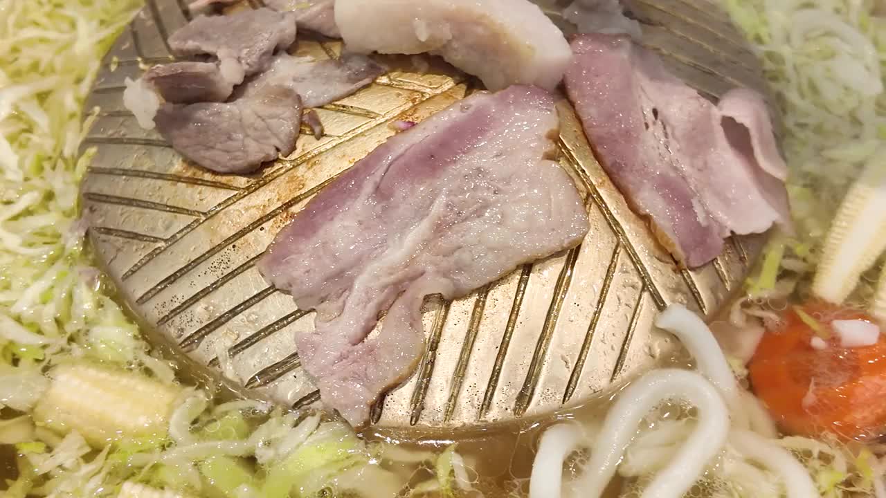 猪肉烧烤。不健康的饮食。