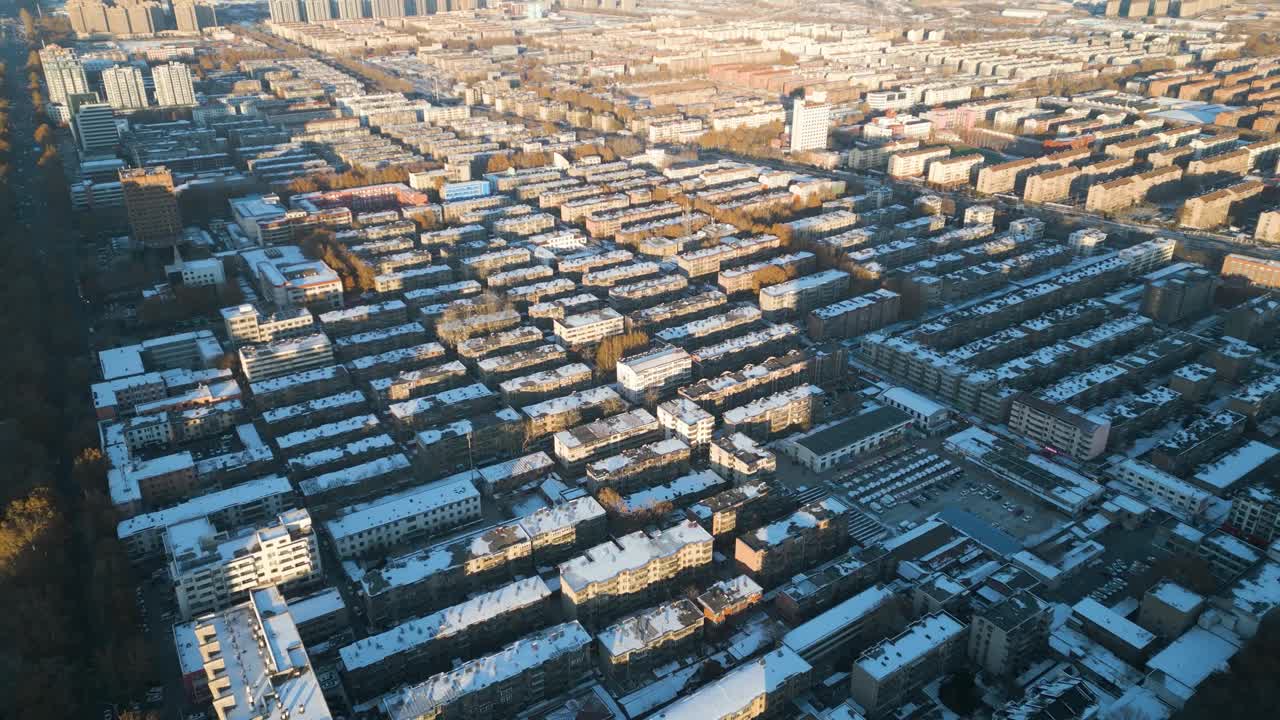 中国山东省淄博市一个居民区的夕阳