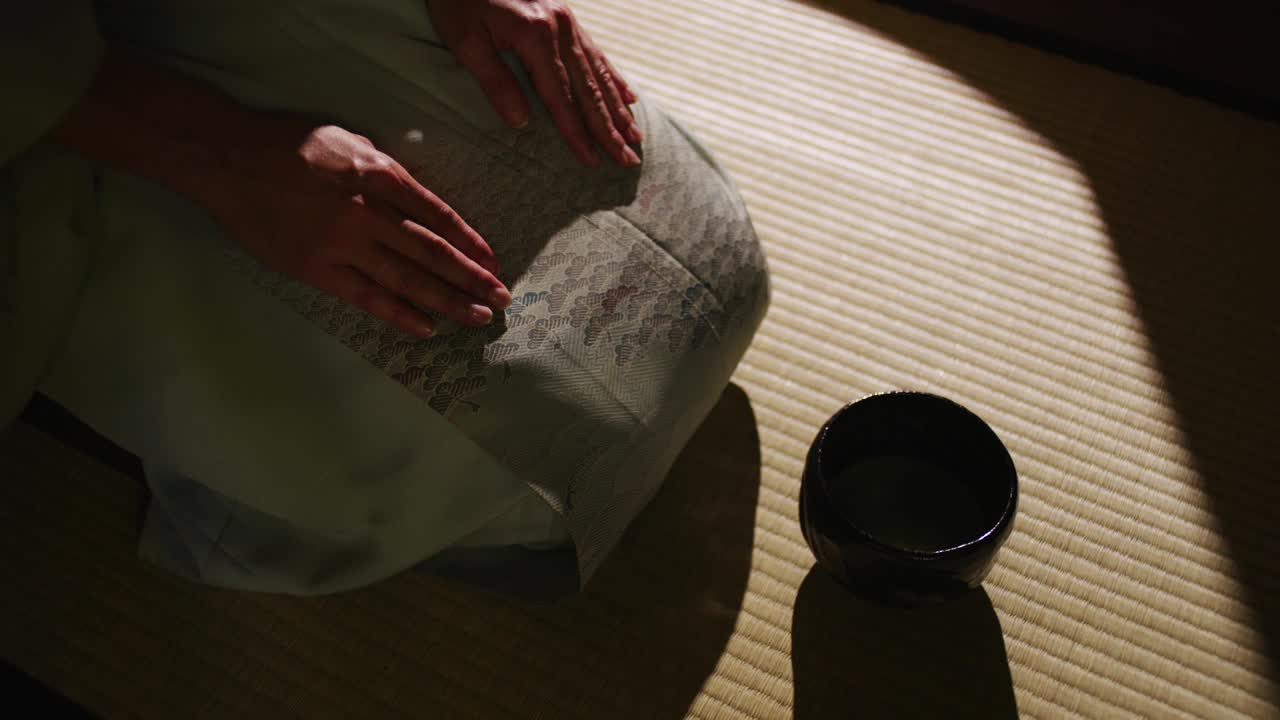日本女人制作的抹茶绿茶