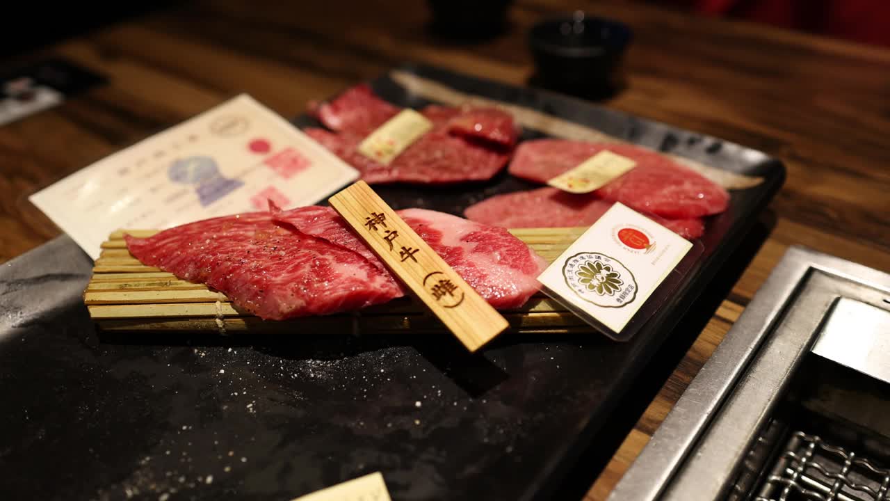 切片的优质牛肉烹饪