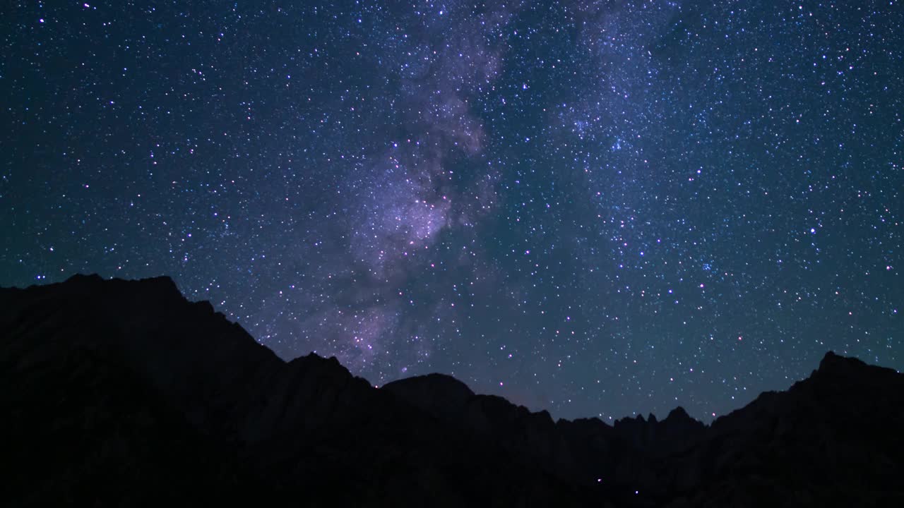 三角洲水瓶座流星雨和银河系24毫米西南天空潘R惠特尼山山峰紫色山脉内华达州加州