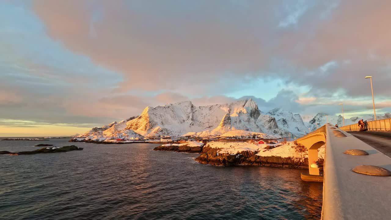 日落时分，挪威罗弗敦的Reinebringen山和Reinefjord