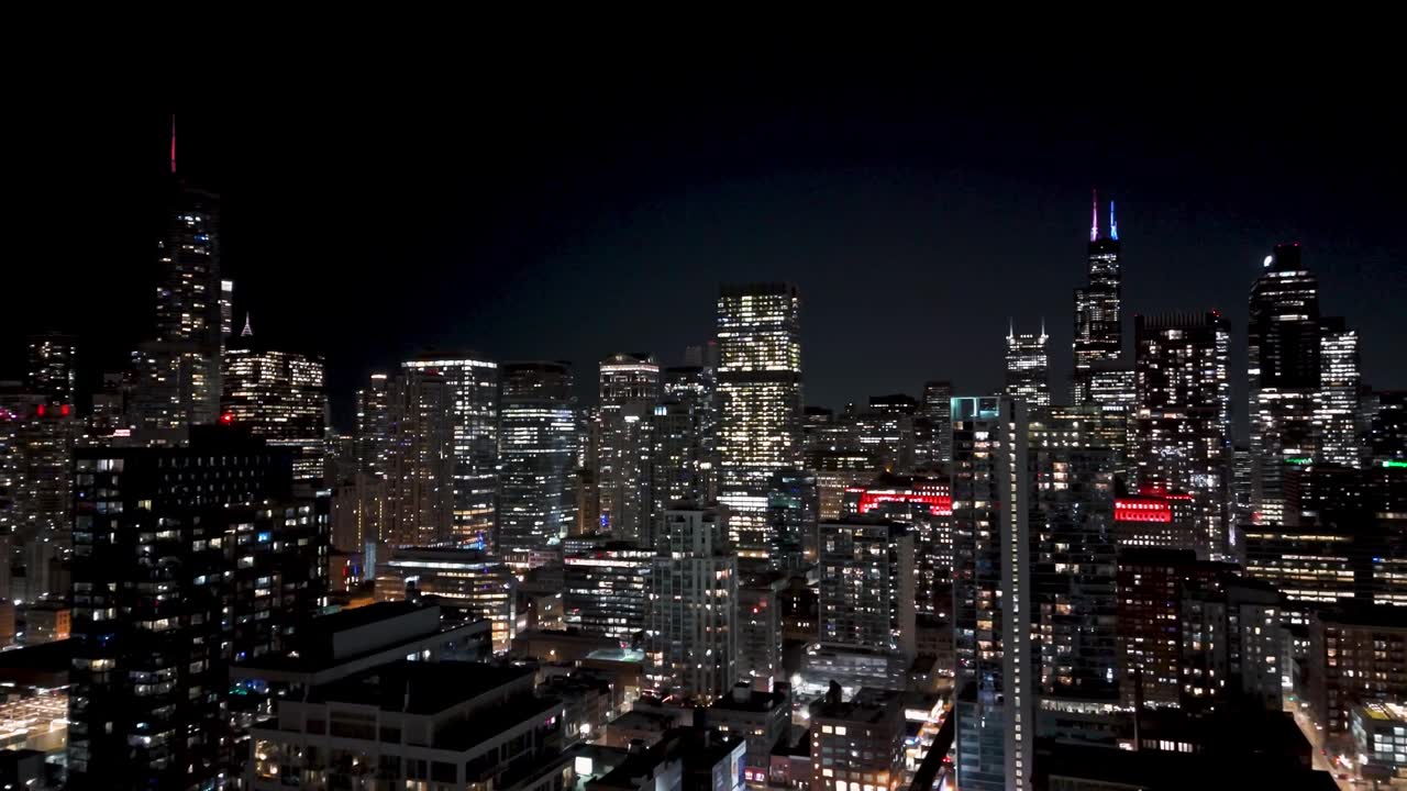 詳情圖-鳥瞰在夜晚的城市景觀河北，芝加哥，美國