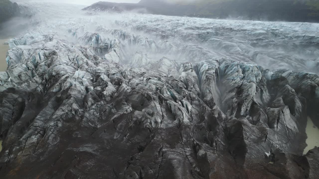 冰岛Svinafellsjokull冰川鸟瞰图美丽的冰岛风景