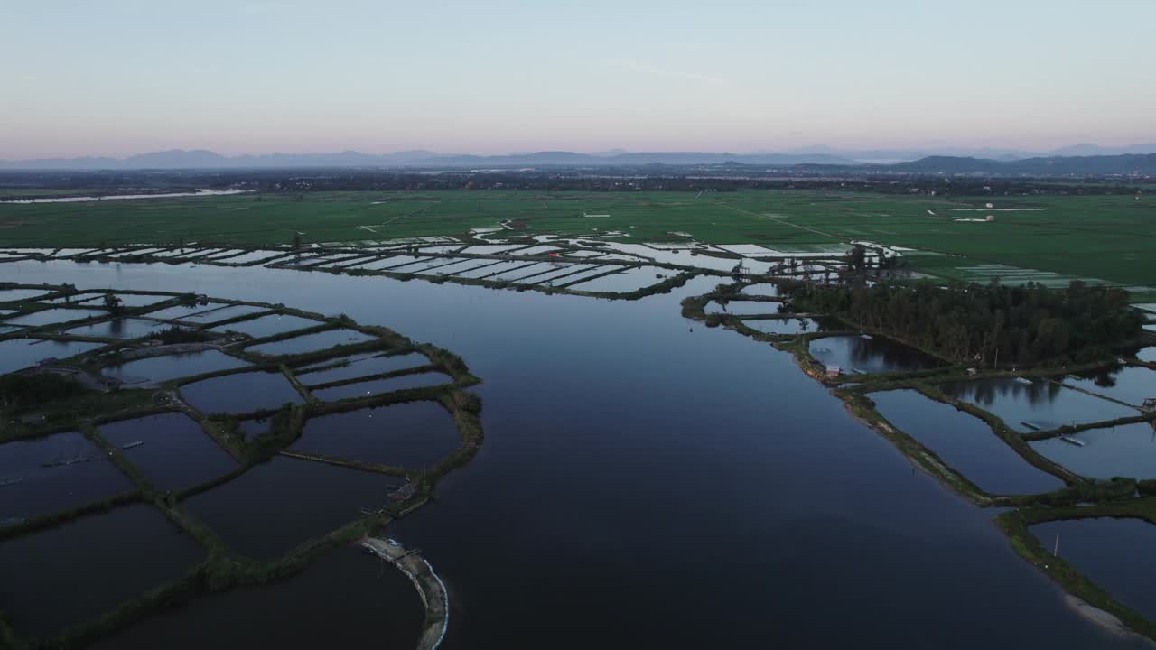 航拍越南会安河养殖场
