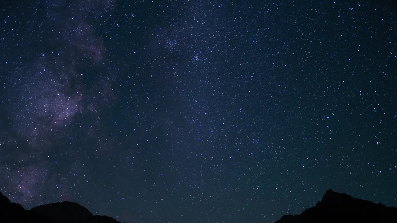 三角洲水瓶座流星雨和银河系西南50毫米的天空在惠特尼峰紫色山脉内华达州美国加利福尼亚州