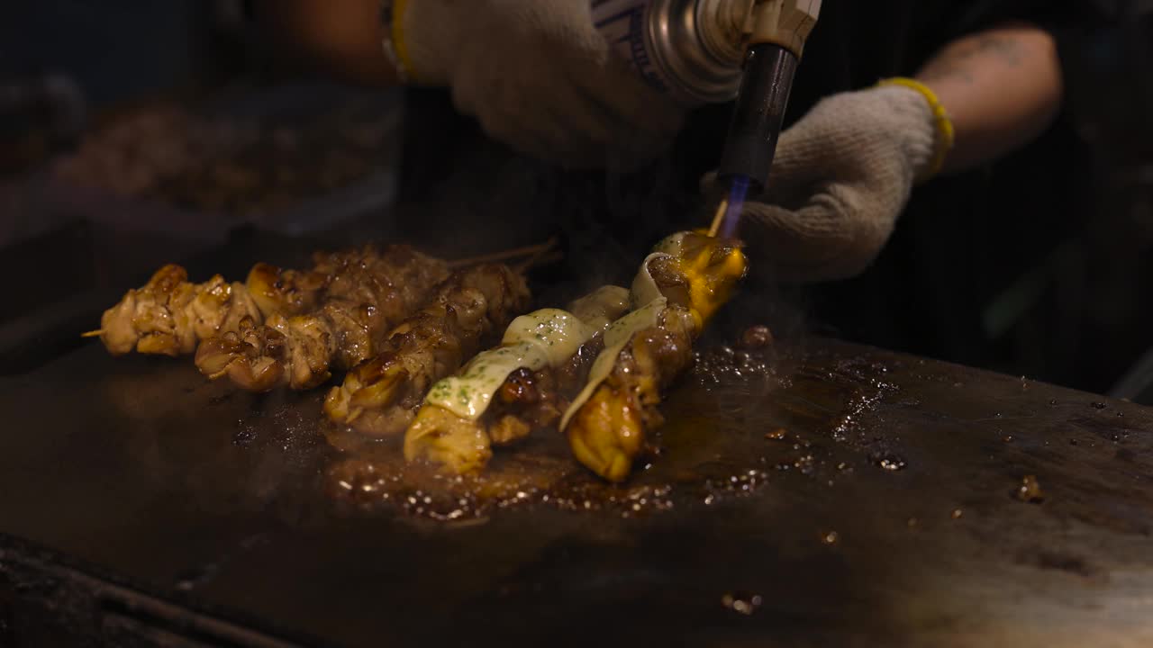 居酒屋主厨串和烧烤食物