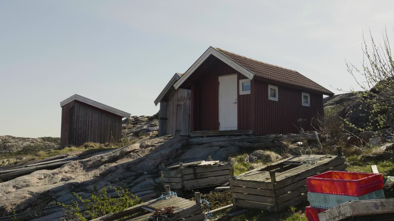 瑞典沿海的渔夫小屋，宁静的渔村景色