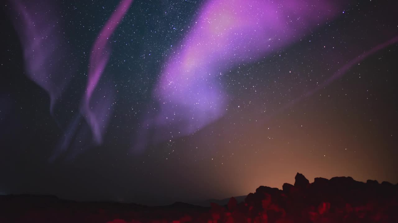 极光英仙座流星雨英仙座在火山岩