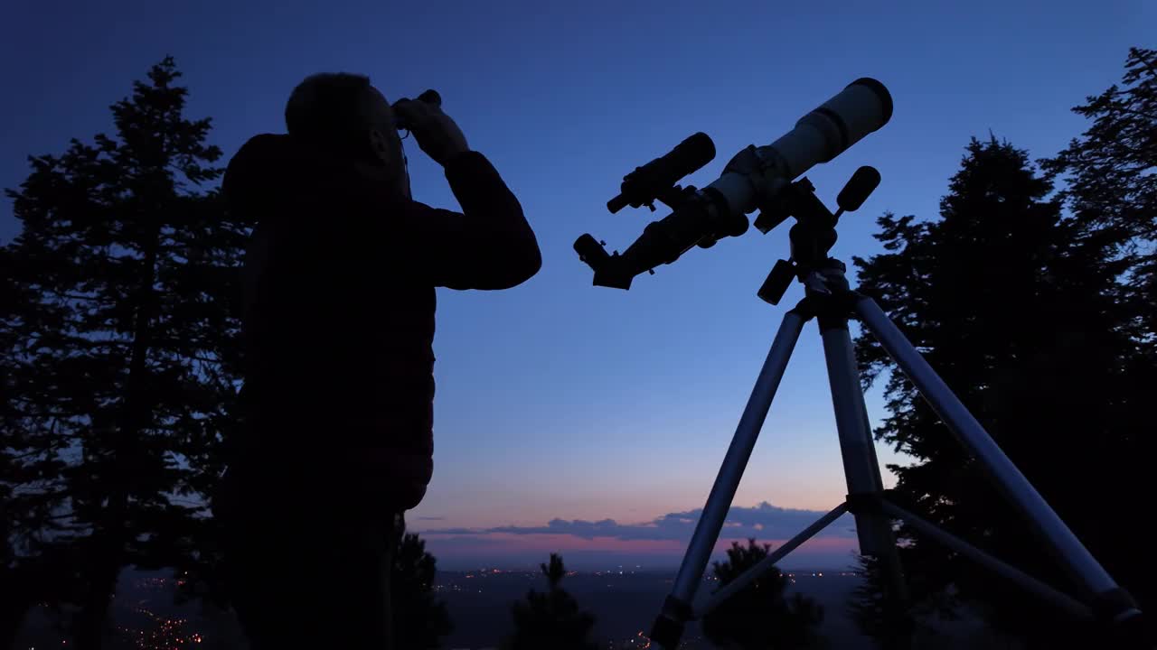 业余天文学家，用望远镜和双筒望远镜观察夜空，观察行星、恒星、月亮和其他天体。