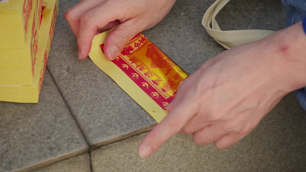 折香纸仔细整齐，为成本、宗教