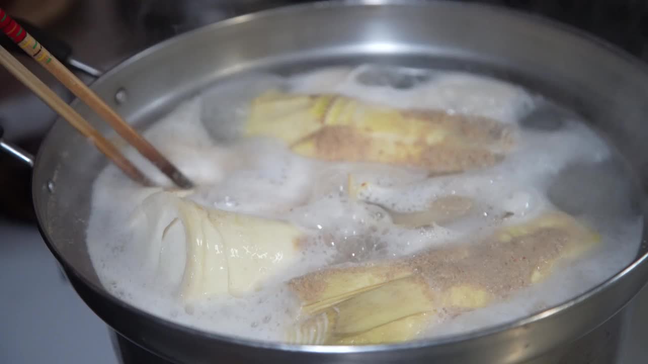 如何去除竹笋中的浮渣