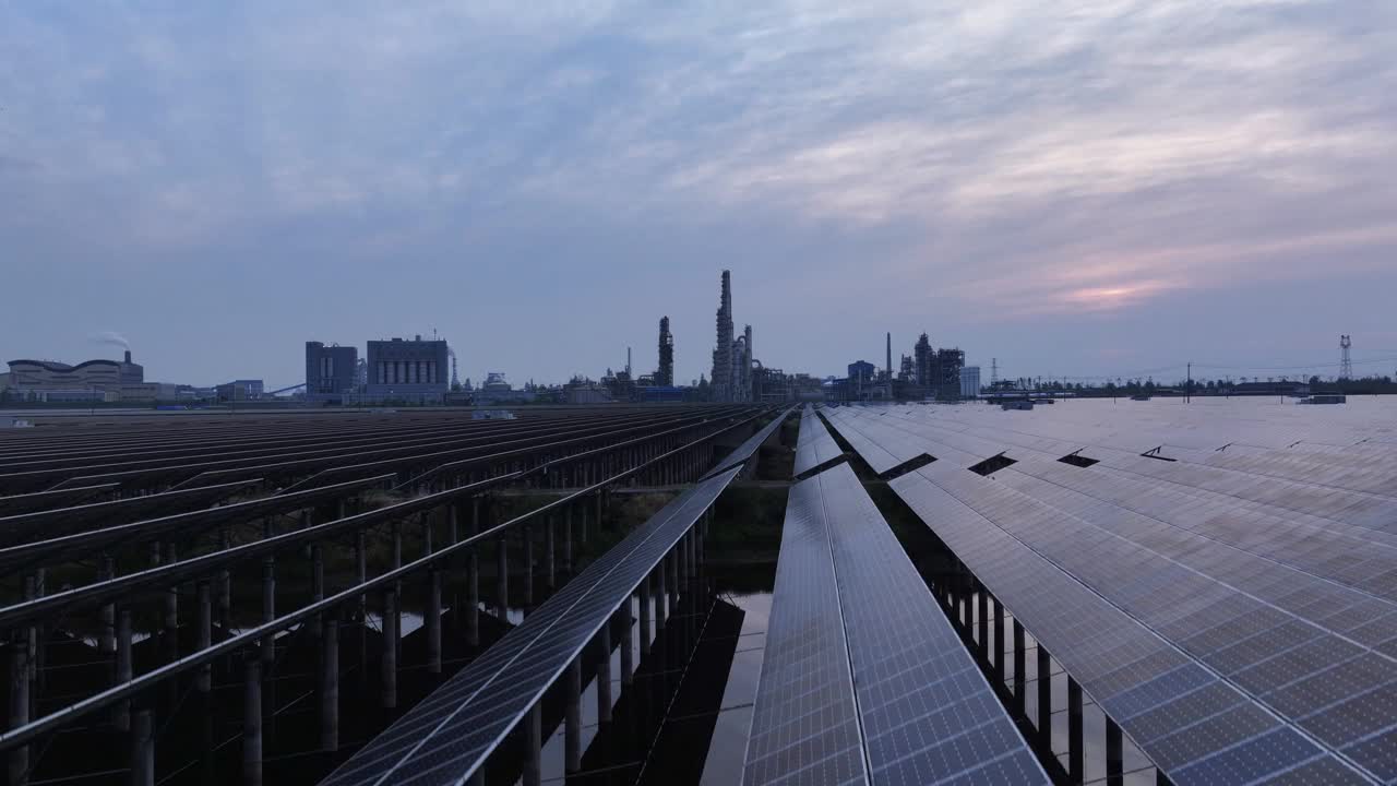 太阳能发电站和炼油厂