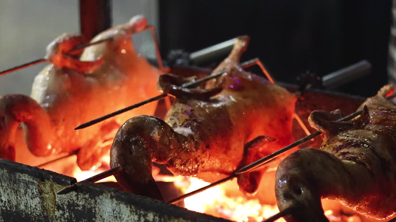 夜市的烤鸭