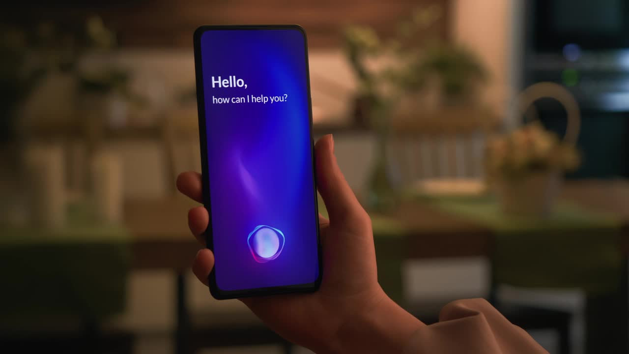 在智能手机上使用智能虚拟助手。手机AI语音助手应用。