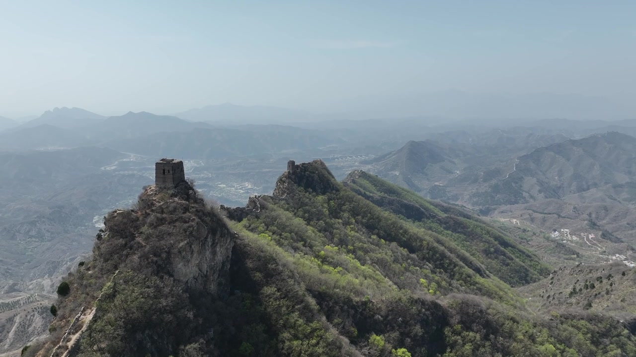 詳情圖-無人機(jī)拍攝的司馬臺(tái)長城山脊，位于北京北部。