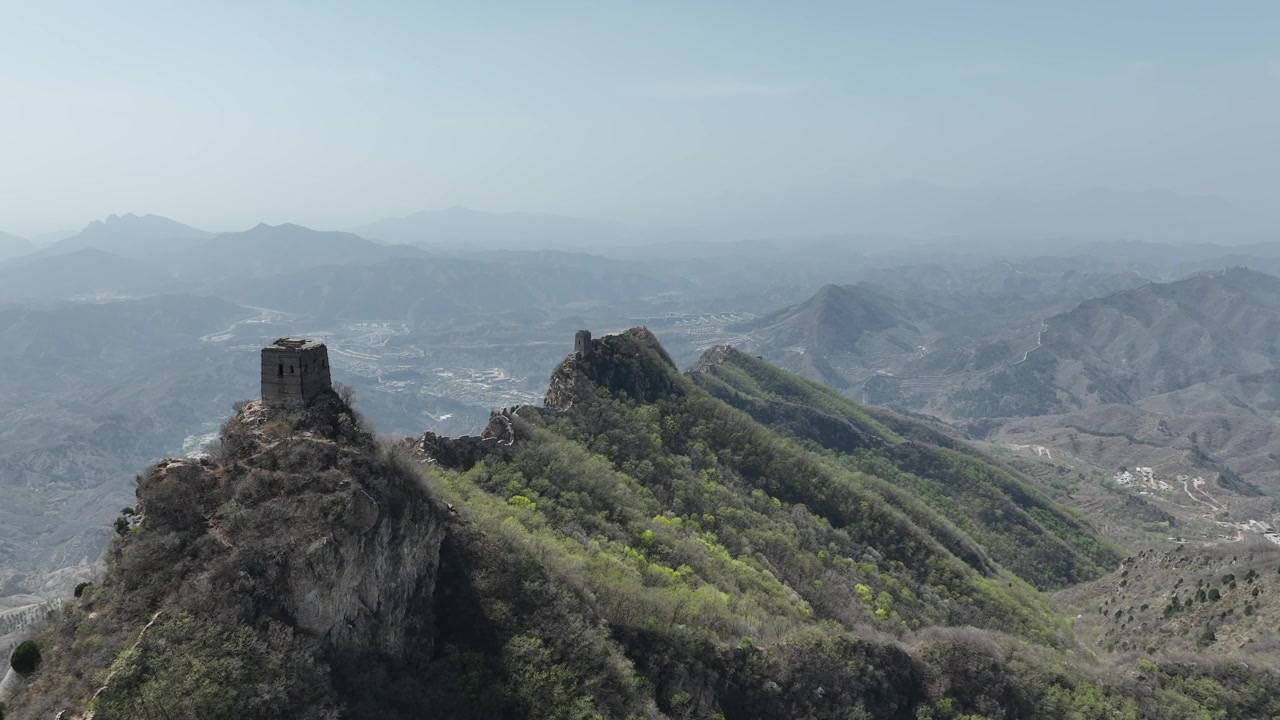 詳情圖-無人機(jī)拍攝的司馬臺(tái)長城山脊，位于北京北部。