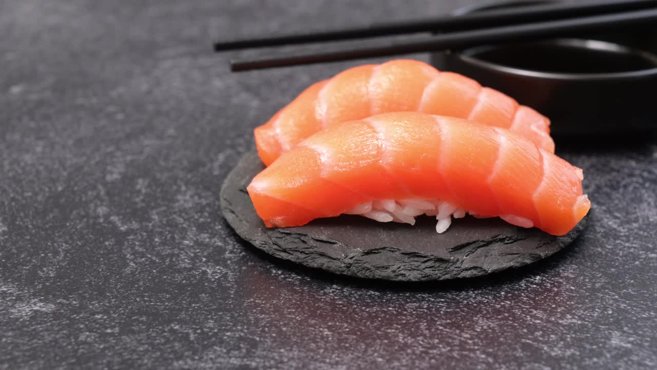 鲑鱼握