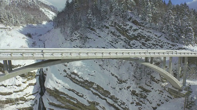 航空:山高架桥