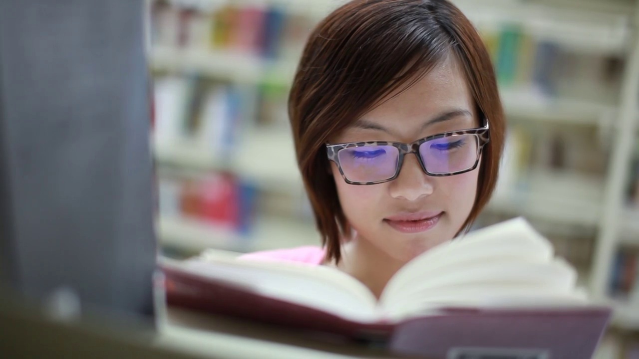 女大学生
