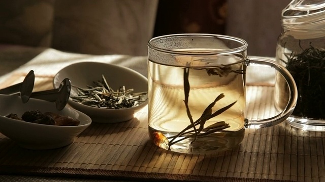 詳情圖-女人在混合一杯茶