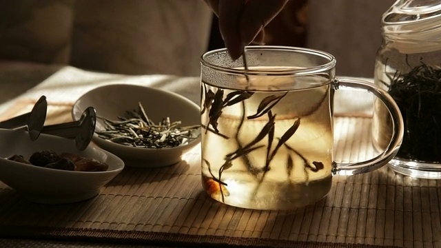 詳情圖-女人在混合一杯茶