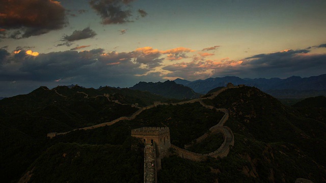 詳情圖-長(zhǎng)城從白天到夜晚，時(shí)光流逝