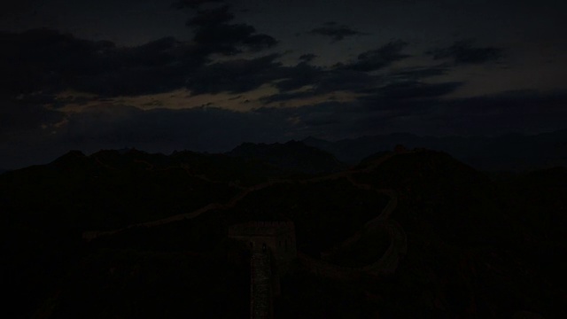 詳情圖-長(zhǎng)城從白天到夜晚，時(shí)光流逝