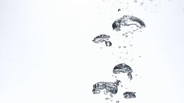 詳情圖-冰塊在水中，慢動作