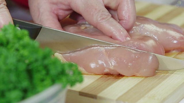 生鸡胸肉切片
